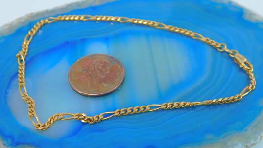 14K Yellow Gold Delicate Figaro Chain Bracelet 3.4g image number 4