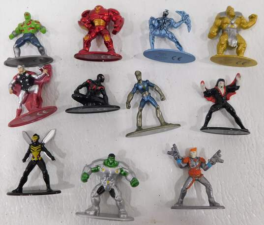 Jada Toys Inc. Brand Marvel Superhero Metal Miniature Figurines (Set of 20) image number 2