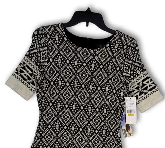 NWT Womens Black Geometric Short Sleeve Knee Length Sweater Dress Size S image number 3