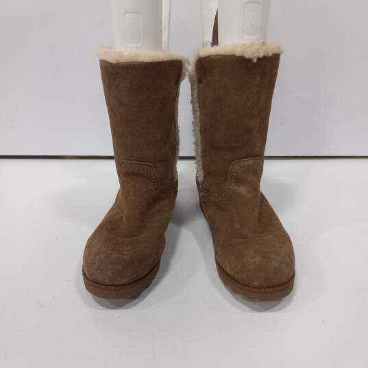 Bearpaw Brown Shearling Boots Women's Size 10 image number 1
