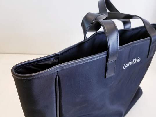 Calvin Klein Black Shoulder Bag image number 3