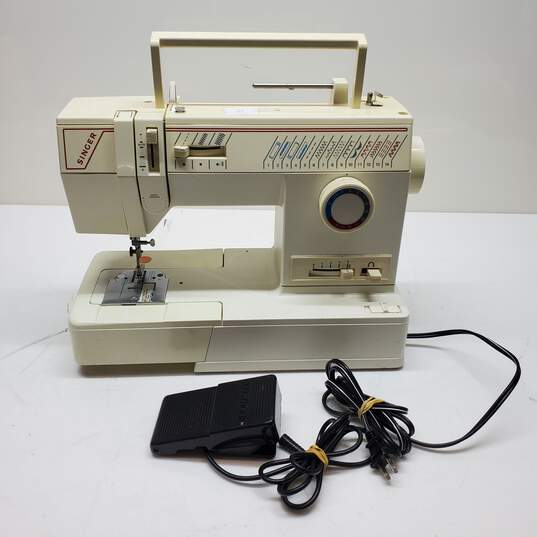 Vintage Singer Sewing Machine Model 5910 image number 1