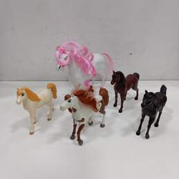 Vintage Mixed Lot Of Toy Plastic Horses Bundle alternative image