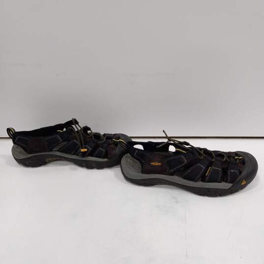Keen Men's Black Closed Toe Sandals image number 4