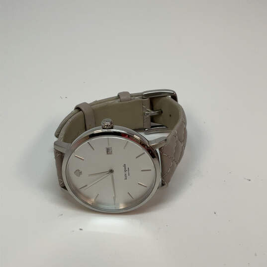 Designer Kate Spade Silver-Tone Adjustable Quilted Strap Analog Wristwatch image number 2