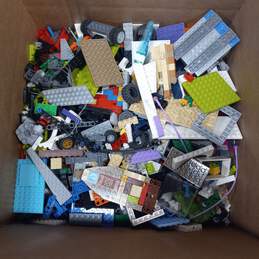 6.5lb Bulk Lot of Assorted Lego Bricks, Pieces & Parts