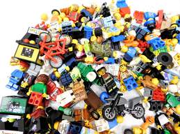 1.6 LBS LEGO Miscellaneous Minifigures Bulk Box alternative image