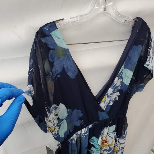Women's Blue Floral Lulus Off the Shoulder V Neck Dress Size M image number 2