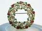 Vintage Eisenberg Ice Red & Green Icy Rhinestone Christmas Wreath Brooch 18.1g image number 7
