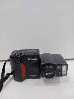 Black Nikon Coolpix E 950 Digital Camera W/Instructions alternative image