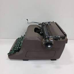 Vintage Royal HHE Desktop Manual Typewriter alternative image