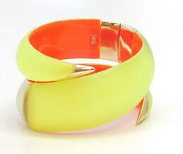 Alexis Bittar Neon Yellow Carved Lucite Double Wrap Hinged Bracelet 90.3g alternative image