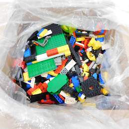 5.6 LBS Assorted Vintage Lego Bulk Box alternative image