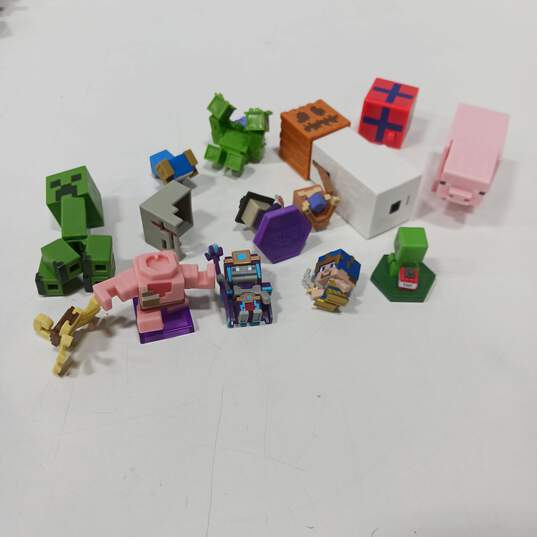 4lbs Bundle of Assorted Minecraft Minifigures image number 5