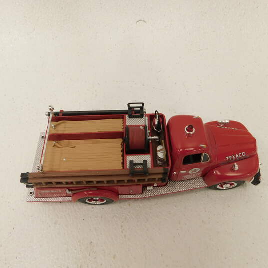 Texaco 1951 Ford Fire Truck 3rd In Series 1/34 Scale image number 9