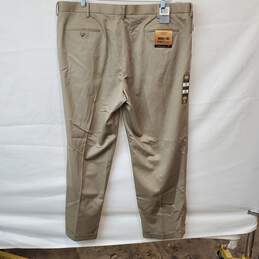 Dockers Relaxed Fit Pleated Pants Size 42x32 alternative image