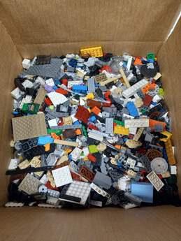 9.5lb Bulk of Assorted Lego Bricks, Pieces and Blocks