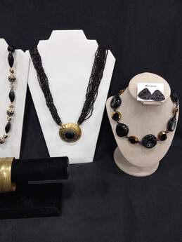 Set of Black and Gold Fashion Jewelry alternative image