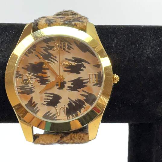 Designer Betsey Johnson BJ2089 Leopard Print Round Analog Quartz Wristwatch image number 1