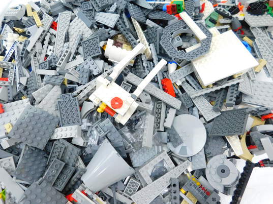 6.6 LBS LEGO Star Wars Bulk Box image number 3