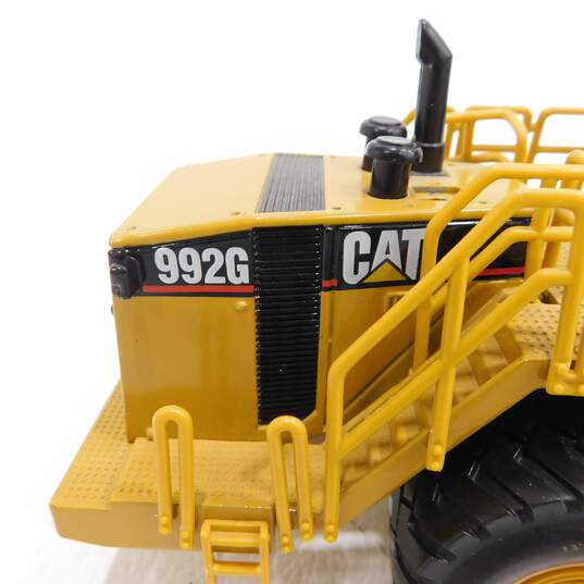 Norscot Caterpillar Cat 992G Wheel Loader 1:50 Scale DieCast image number 4