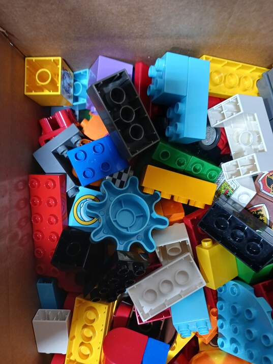 Lot of 5lbs of Assorted Building Blocks image number 3