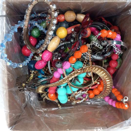 5.5lb Lot of Mixed Variety Costume Jewelry image number 3