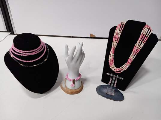 5 Piece Pink Beaded Jewelry Bundle image number 1