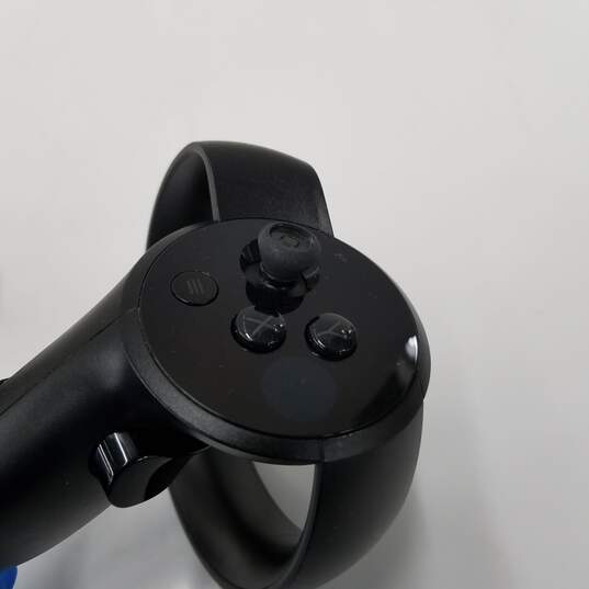 Oculus Rift Controllers image number 3
