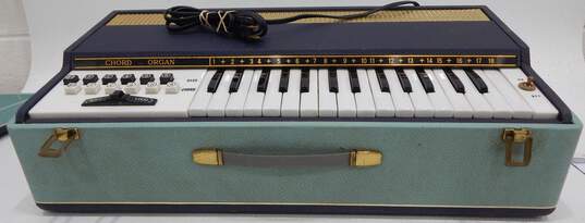 VNTG Unbranded Electronic Chord Organ w/ Attached Power Cable (Parts and Repair) image number 2