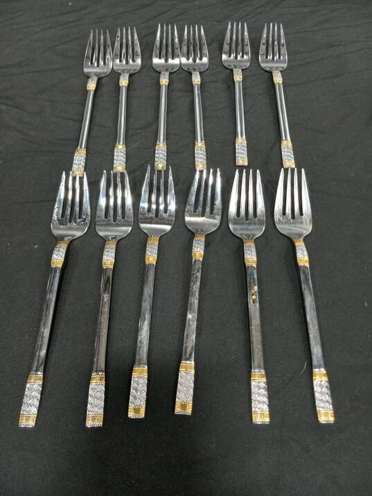 Wilson Silversmiths 54 Piece Silver Plated Stainless Flatware Set image number 3