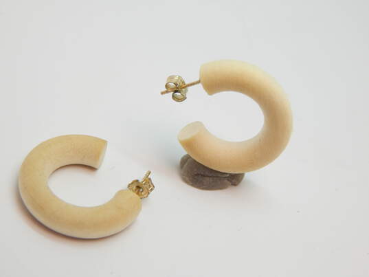 14K Yellow Gold Post Wooden Demi Hoop Earrings 1.6g image number 1