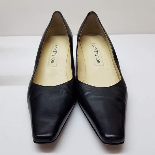 Ann Taylor Black Leather Pointed Toe Kitten Heels Size 8 image number 2