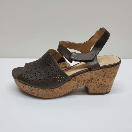Clarks Maritsa Nila Wedge Women's Sandals Khaki Leather Platform Heels Size 8.5 image number 3