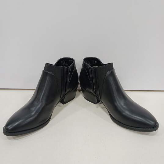 Womens Kohls Skylark Black Leather Side Zip Block Heel Ankle Booties Size 5M image number 1