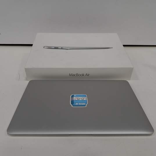 Apple Macbook Air 13.3 Inch LED-Backlit Widescreen Notebook Model A1466 IOB image number 1