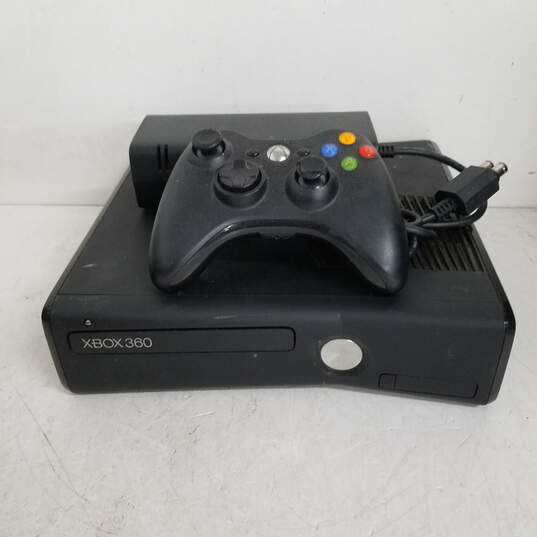 Microsoft Xbox 360 S 500GB Console Bundle with Games & Controller #5 image number 2