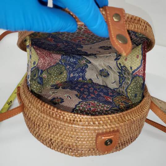 Woven Hinged Basket Purse w/ Leather Snap Closure image number 4