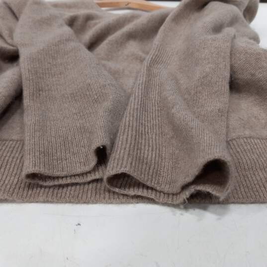 Garnet Hill Women's Tan Cashmere V-Neck Sweater Size S image number 5