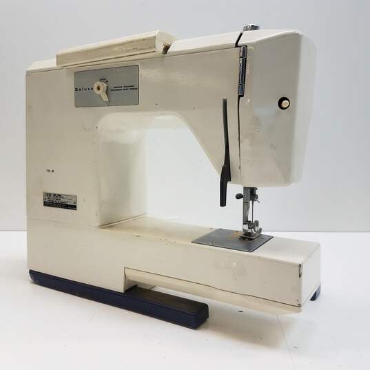 White Deluxe Precision Built Zigzag 1510 Sewing Machine image number 6