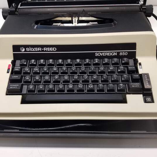 Silver-Reed Sovereign 850 Electric Typewriter-SOLD AS IS, FOR PARTS OR REPAIR image number 2