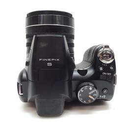 Fujifilm FinePix S4200 | 14.0MP Digital Camera alternative image