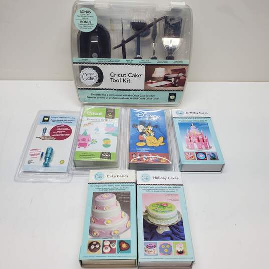 Cricut Cake Edition Expression Cutting Machine Model CCA001 with Accessories image number 8