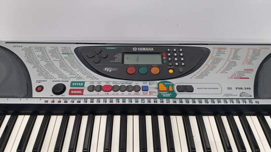 Yamaha PSR-240 61-Key Electronic Keyboard image number 3