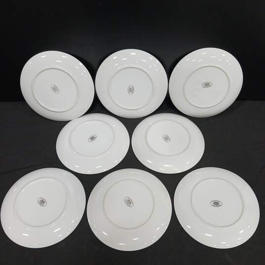 Bundle of 8 White Queens Royal Plates image number 3