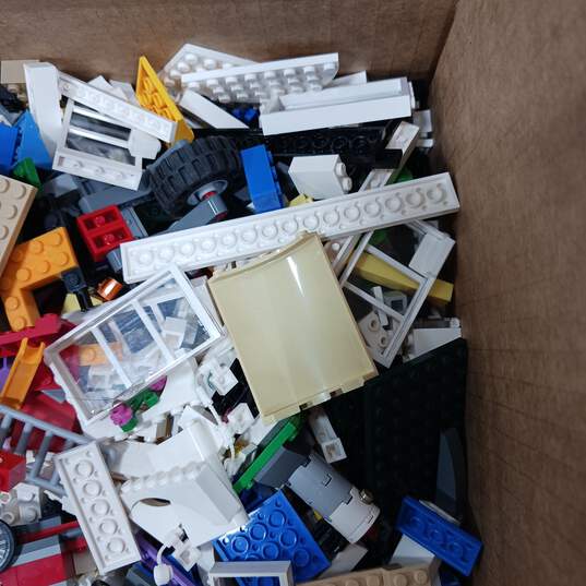9.3lb Bundle of Assorted Lego Building Bricks and Pieces image number 3