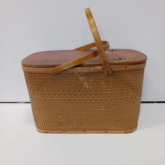 Vintage Hawkeye Burlington Woven Wicker Picnic Basket image number 1