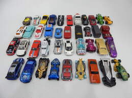 Assorted Lot Of Die Cast Cars Matchbox Hot Wheels & More alternative image