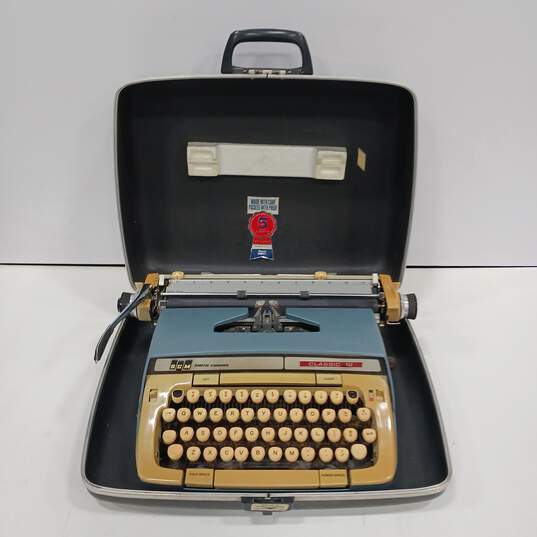 Smith-Corona Vintage Typewriter In Case image number 1