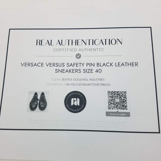 AUTHENTICATED Versace Versus Safety Pin Black Leather Sneakers Size 40 image number 7